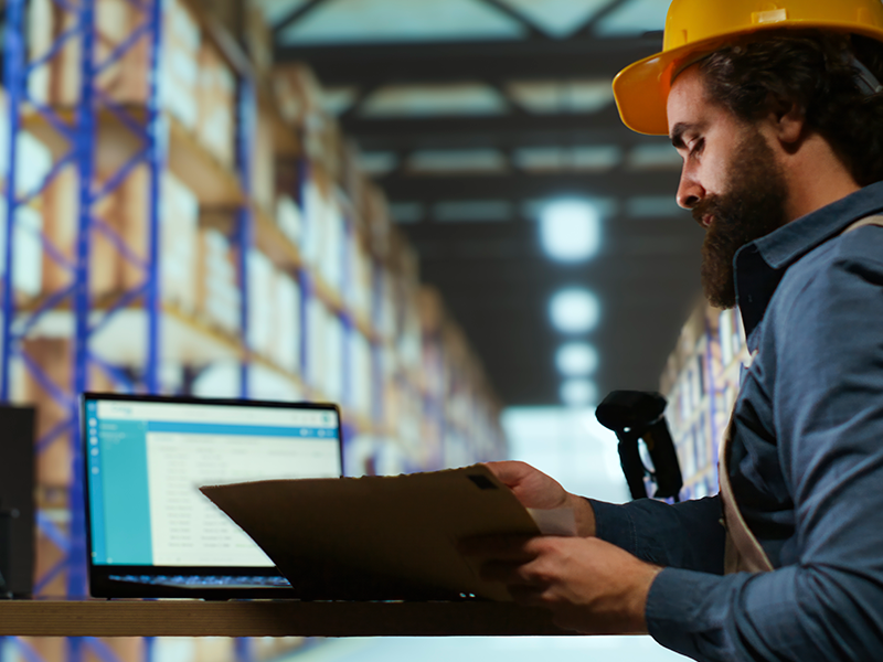 Monitoramento em tempo real de estoque e logística.