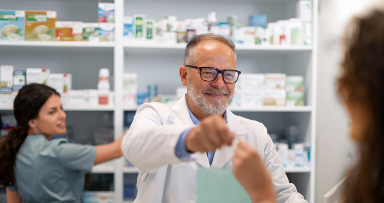 Gestão integrada nas farmácias: vender mais conectando loja física e digital.